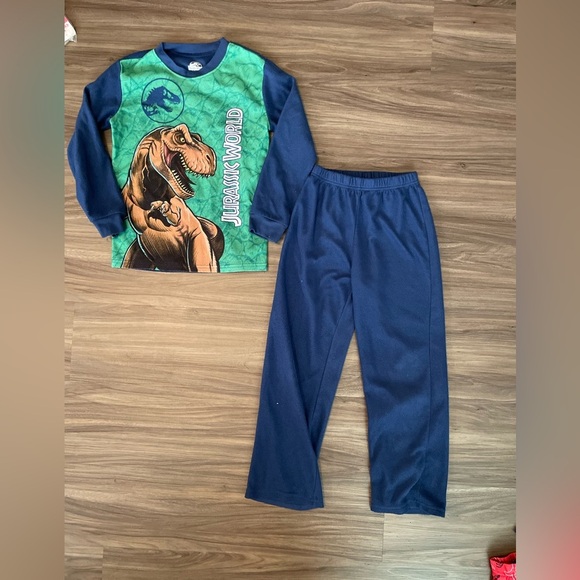 Jurassic World Vibrant Green and Blue Dinosaur Pajama Set size 8 - Picture 6 of 6